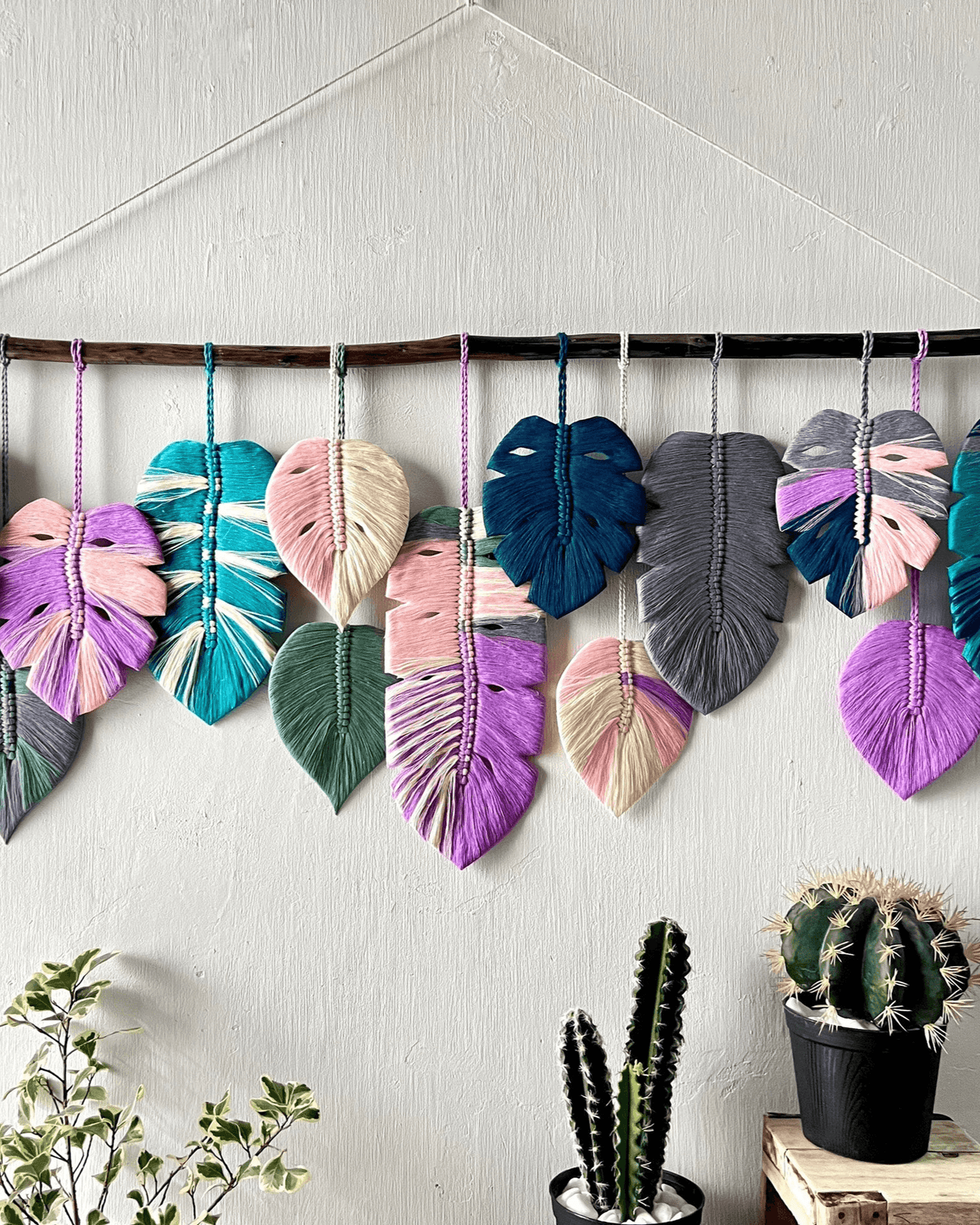 Monstera macrame leaf wall hanging pink blue gray LM03